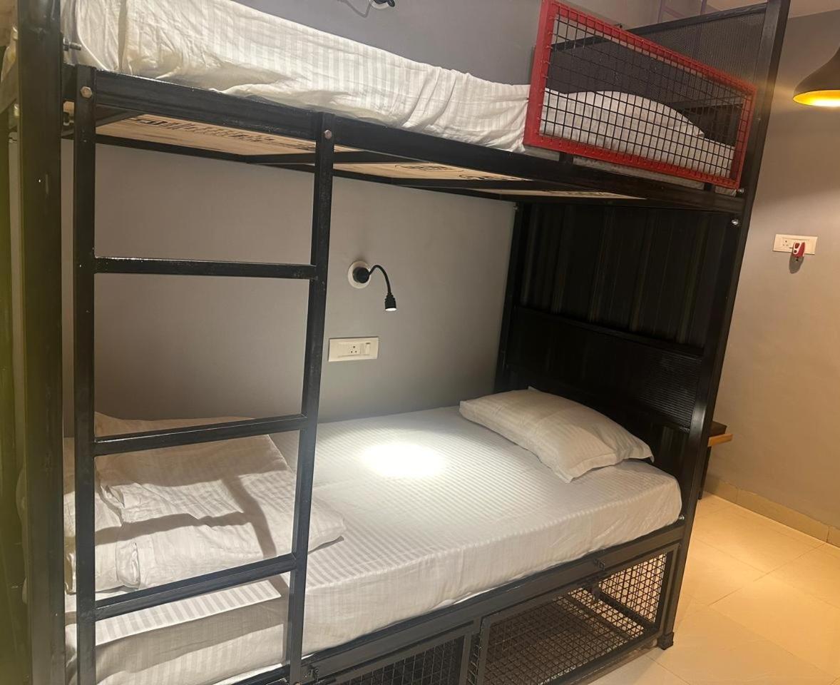 Travotale Hostel And Cowork Koregaonpark 浦那 外观 照片
